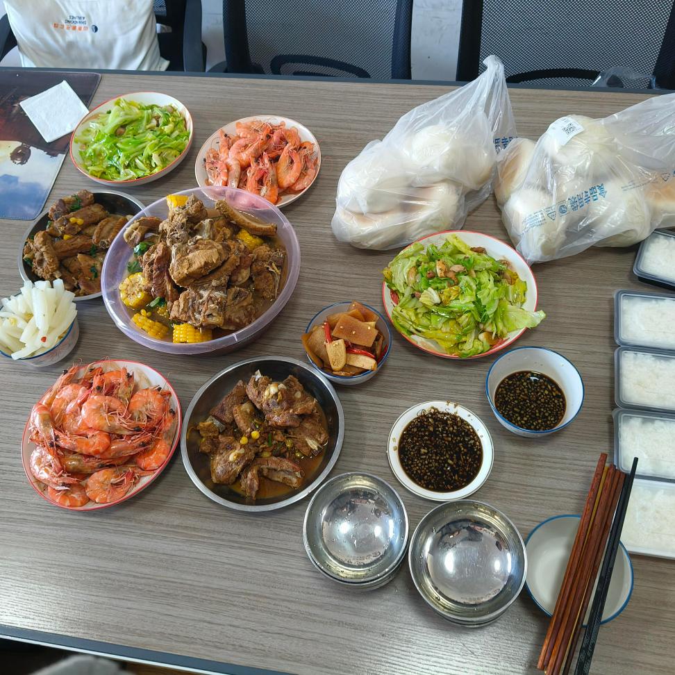 บอสทำอาหารกลางวันให้ทุกคน!