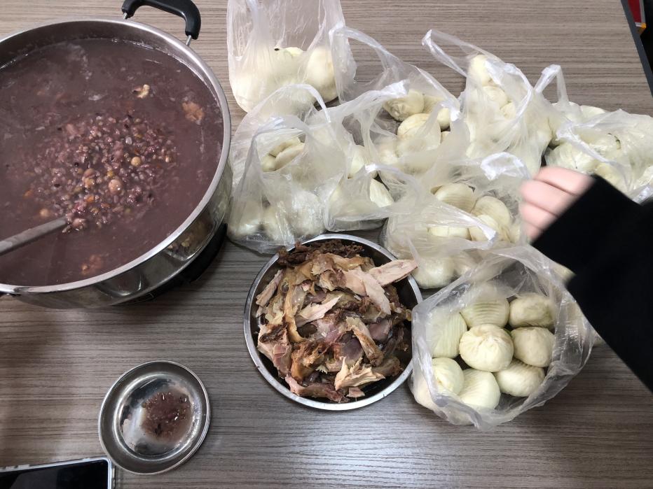 พนักงาน Zemeijia เฉลิมฉลองเทศกาล Laba