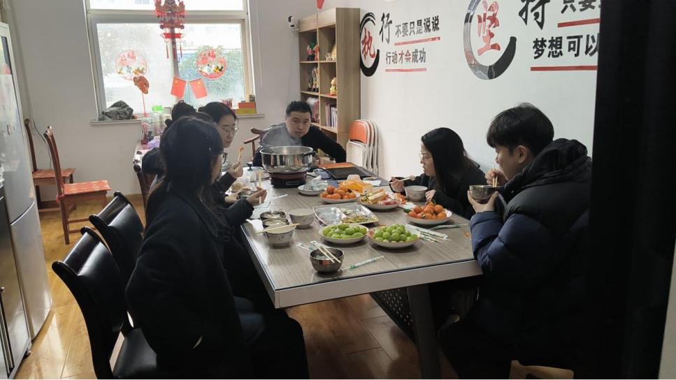 ความหวานและความสามัคคี: ทีมบรรจุภัณฑ์ ZMJ เฉลิมฉลองเทศกาลโคมไฟด้วยกัน