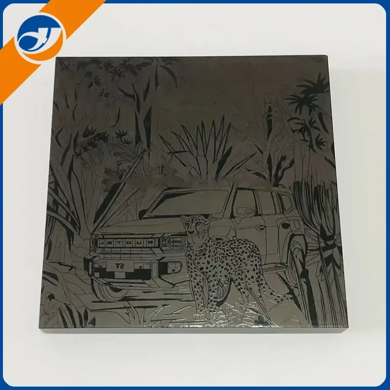 กล่องของขวัญสีดำลายนูนด้าน